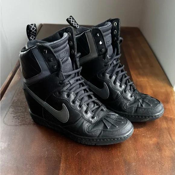 Nike Dunks Sky Hi 2.0 Sneakerboot - Picture 1 of 12